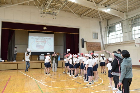 スポーツマネジメントゼミが江東区立小学校にてオリンピック・パラリンピック授業を実施しました04