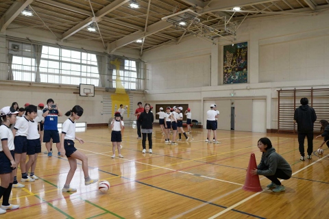 スポーツマネジメントゼミが江東区立小学校にてオリンピック・パラリンピック授業を実施しました01