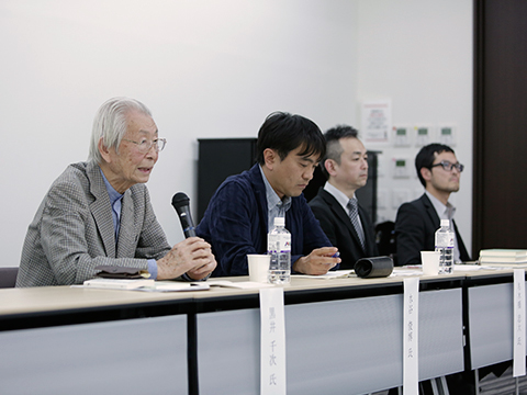 左から黒井 千次氏、水谷 俊博教授、名木橋 忠大氏、高木 彬氏