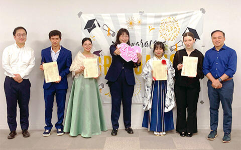 グローバルビジネス学科)秋の入学式・卒業式を開催しました | ニュース